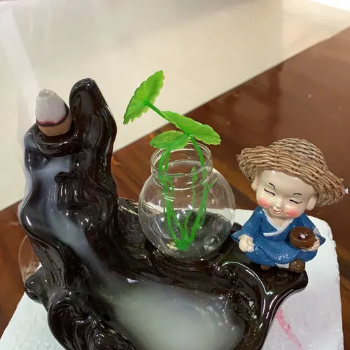 Thác khói trầm hương mẫu chú tiểu xanh bên thác