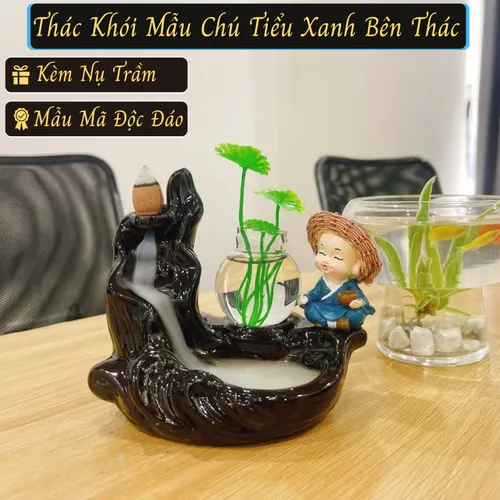 Thác khói trầm hương mẫu chú tiểu xanh bên thác