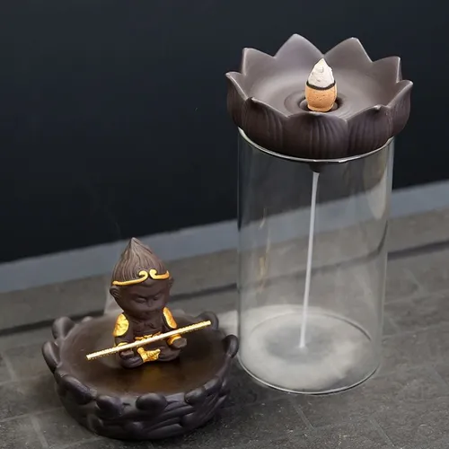 Thác khói trầm hương mẫu Ngộ Không ngồi thiền 