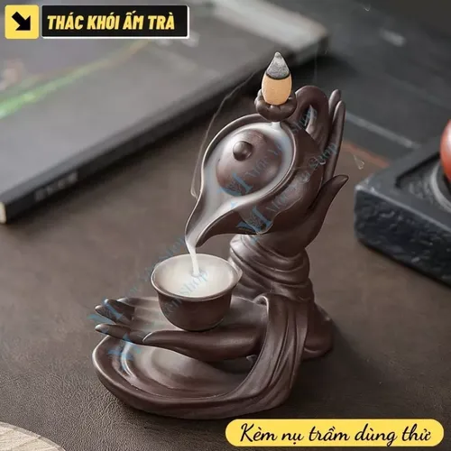Thác Khói Trầm Hương Mẫu Tay Nâng Ấm Trà