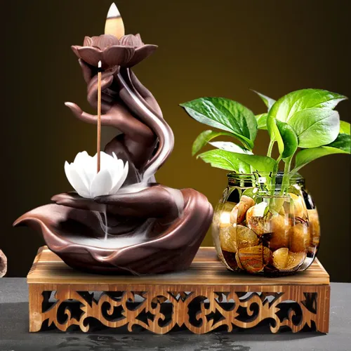 Thác khói trầm hương Tay Phật nâng hoa