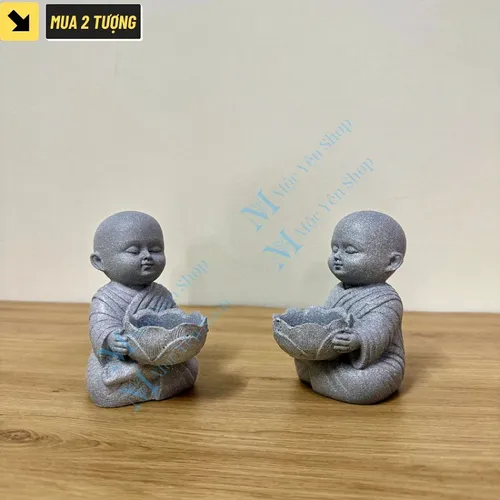 Tượng chú tiểu bê nến decor bàn thờ – Tượng đá dâng đèn hoa sen trang trí góc tu tập cao 12cm