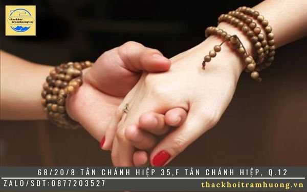 vòng tay trầm hương sang trọng, đẹp vòng tay trầm hương sang trọng, đẹp