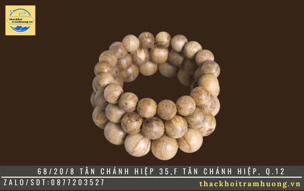 vòng tay trầm hương màu sắc trang nhã, sang trọng vòng tay trầm hương màu sắc trang nhã, sang trọng