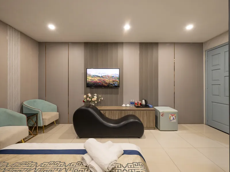  Economy Room