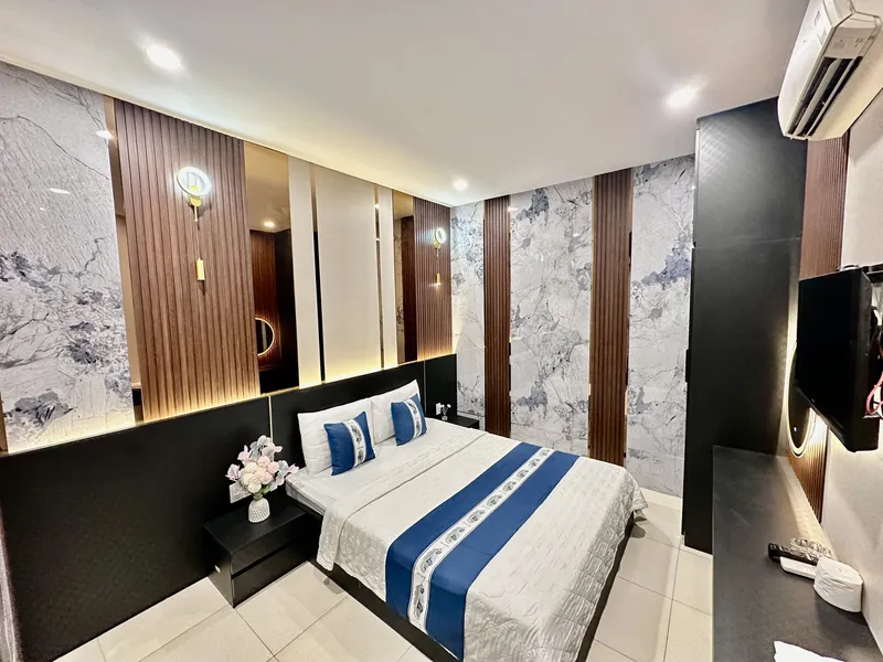  Economy Room