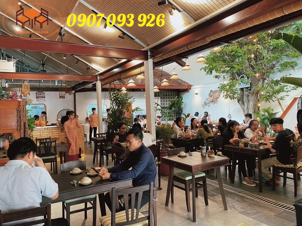 Chọn ghế nhà hàng bằng gỗ