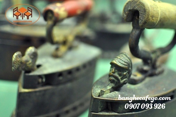 Bàn là con gà trong các quán cafe Vintage