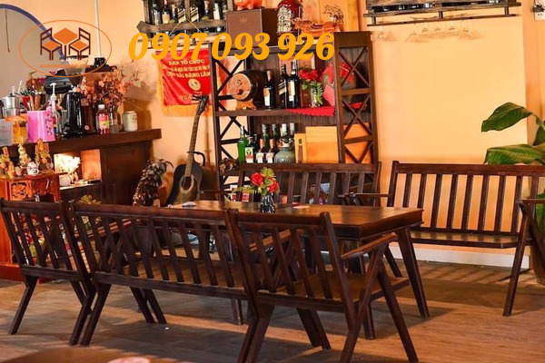 Có thể vệ sinh bàn ghế gỗ bằng nhiều cách