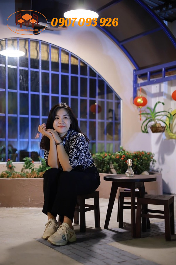 Bàn ghế gỗ với nhiều kiểu dáng