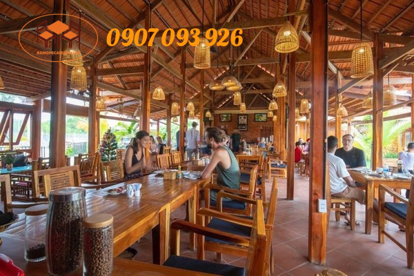 Sắp xếp bàn ăn đảm bảo tính khoa học