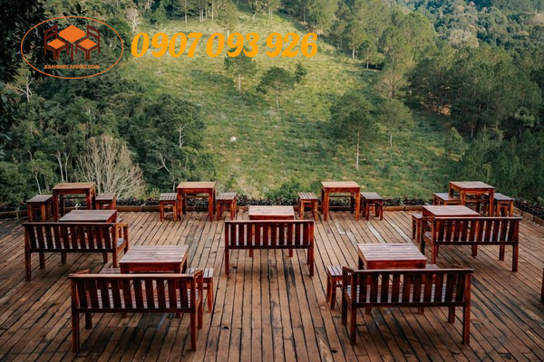 Chọn bàn ghế cafe gỗ hợp phong cách