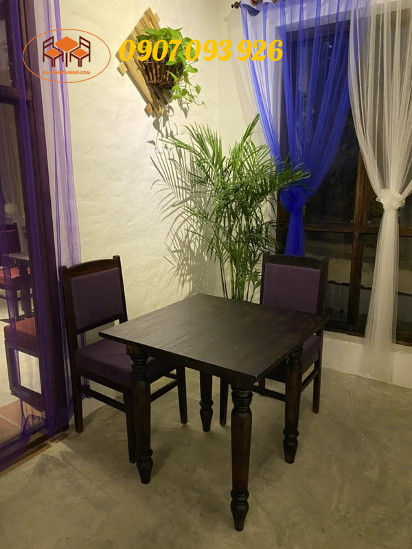 Mẫu bàn ăn hình vuông cho nhà hàng