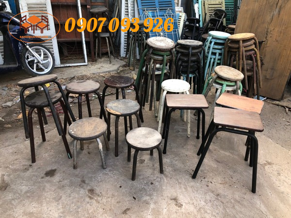 Giá ghế cafe bằng gỗ hấp dẫn