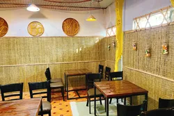 Khởi nghiệp mở quán nhậu, nên chọn bàn ghế quán nhậu thế nào để tiết kiệm chi phí mà vẫn đẹp?