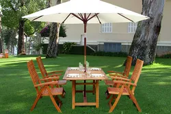 Bàn ghế gỗ cafe mini mang lại điểm nhấn cho quán café