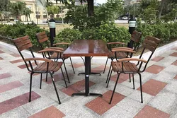 Các mẫu bàn ghế gỗ cafe mini dành cho ngoài trời giá rẻ nên tham khảo