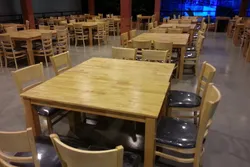 Vì sao bàn ghế gỗ quán ăn lại được đông đảo người dùng săn đón?