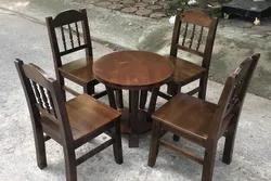 So sánh bàn ghế gỗ cafe mini và bàn ghế mây nhựa cafe mini?