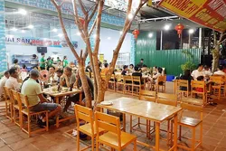 Bàn ghế quán nhậu- Nên chọn chất liệu gì để đảm bảo độ bền và tính thẩm mỹ