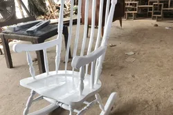 Chọn ghế cafe gỗ màu gì cho phong cách lãng mạn?