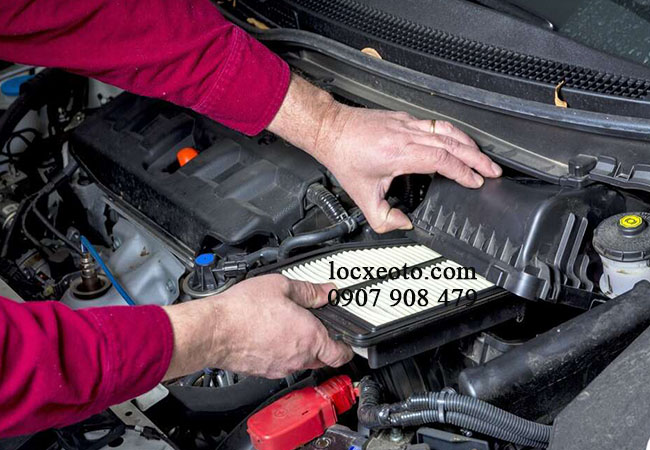 có thể thay lọc gió ô tô tại nhà định kỳ nếu các bác có đủ kinh nghiệm và kỹ thuật có thể thay lọc gió ô tô tại nhà định kỳ nếu các bác có đủ kinh nghiệm và kỹ thuật