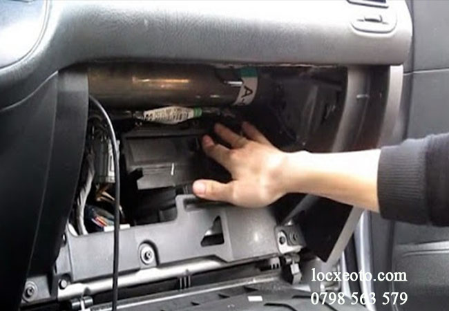 định vị được vị trí lọc gió điều hoà trên xe trước khi thay định vị được vị trí lọc gió điều hoà trên xe trước khi thay