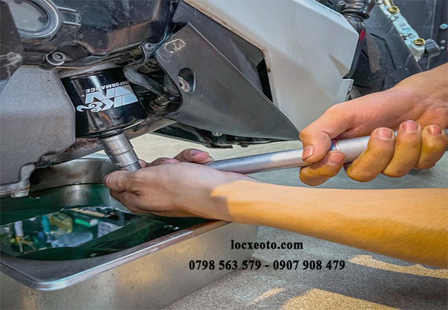 cách tháo lọc nhớt xe ô tô đúng cách sẽ duy trì hiệu suất tối ưu cho xe ô tô cách tháo lọc nhớt xe ô tô đúng cách sẽ duy trì hiệu suất tối ưu cho xe ô tô