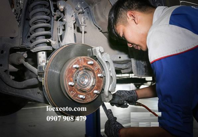 kiểm tra hệ thống phanh , lốp hay các hạng mục liên quan của xe khi bảo dưỡng định kỳ kiểm tra hệ thống phanh , lốp hay các hạng mục liên quan của xe khi bảo dưỡng định kỳ