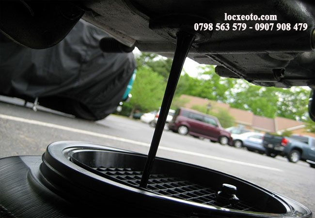 dùng khay đựng dầu nhớt cũ khi thay lọc dầu honda city dùng khay đựng dầu nhớt cũ khi thay lọc dầu honda city