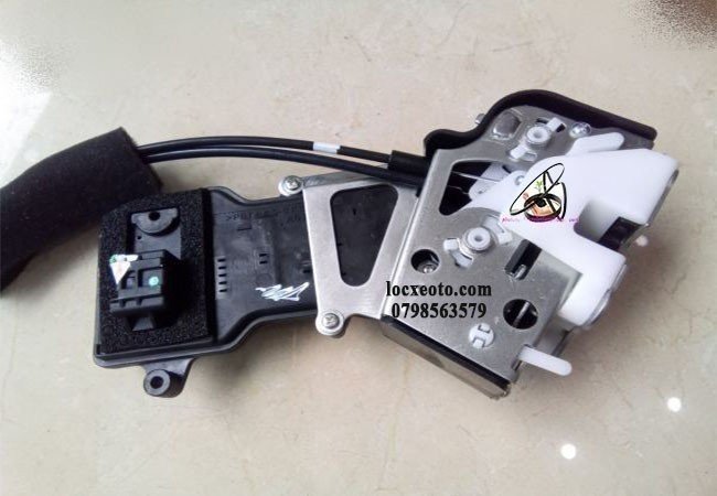 Khóa ngậm sau phải mazda 6 Khóa ngậm sau phải mazda 6