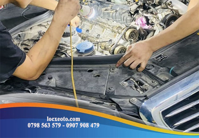 hãy đảm bảo động cơ hạ nhiệt hoàn toàn để tiến hành thay lọc dầu hãy đảm bảo động cơ hạ nhiệt hoàn toàn để tiến hành thay lọc dầu