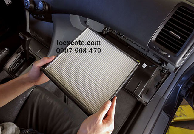 lấy lọc gió điều hòa sau khi mở nắp đậy nhỏ lấy lọc gió điều hòa sau khi mở nắp đậy nhỏ