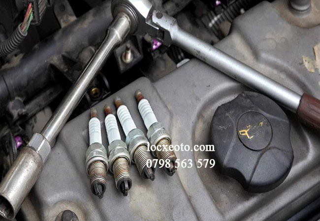 có thể kiểm tra luôn bugi khi thay lọc gió ô tô để đảm bảo động cơ hoạt động tốt có thể kiểm tra luôn bugi khi thay lọc gió ô tô để đảm bảo động cơ hoạt động tốt