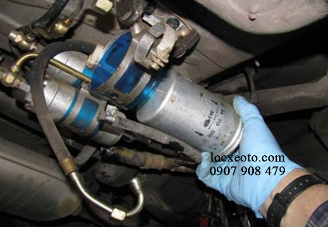 nếu không rành kỹ thuật nên nhờ đến sự trợ giúp của gara khi thay lọc xăng nếu không rành kỹ thuật nên nhờ đến sự trợ giúp của gara khi thay lọc xăng