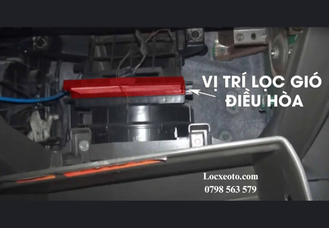 Trên Kia Morning, lọc gió điều hòa thường được đặt phía sau hộc để đồ Trên Kia Morning, lọc gió điều hòa thường được đặt phía sau hộc để đồ