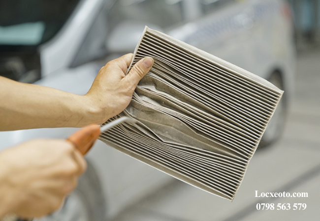 Chỉ dùng khí nén áp lực nhẹ hoặc gõ nhẹ lọc vào bề mặt mềm. Chỉ dùng khí nén áp lực nhẹ hoặc gõ nhẹ lọc vào bề mặt mềm.