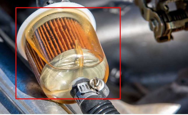 Rò rỉ khiến nhiên liệu không đến được động cơ đầy đủ, làm xe tiêu thụ nhiều nhiên liệu hơn. Rò rỉ khiến nhiên liệu không đến được động cơ đầy đủ, làm xe tiêu thụ nhiều nhiên liệu hơn.