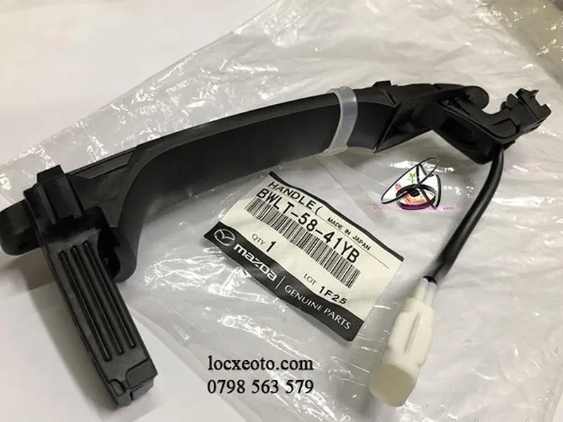 Tay mở cửa ngoài trước phải xe mazda 3 đời 2021