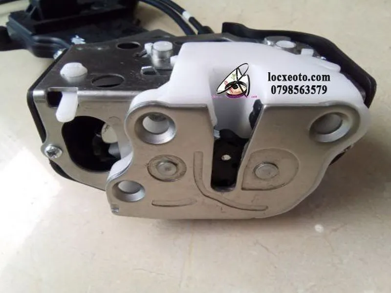 Khóa ngậm sau phải mazda 6