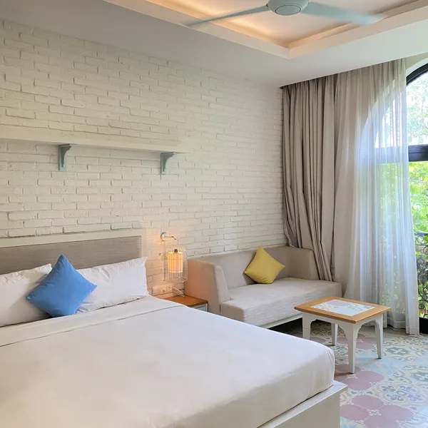 Studio with balcony | 32m2 | bathtub, kitchen, sofa & desk | Swmimming Pool | Binh Thanh