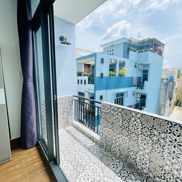 Studio with balcony | Huynh Van Banh St, Phu Nhuan
