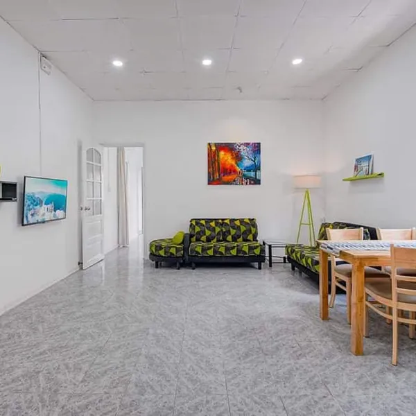 Apartment near Tao Dan park | Top Floor | 65 sqm | Balcony