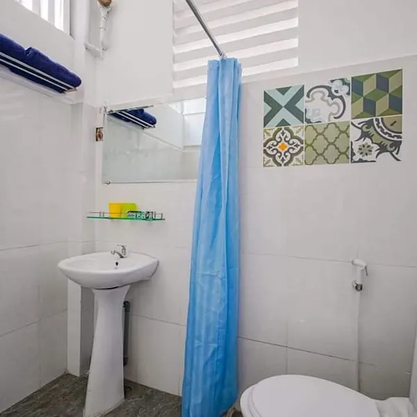 Apartment near Tao Dan park | Top Floor | 65 sqm | Balcony