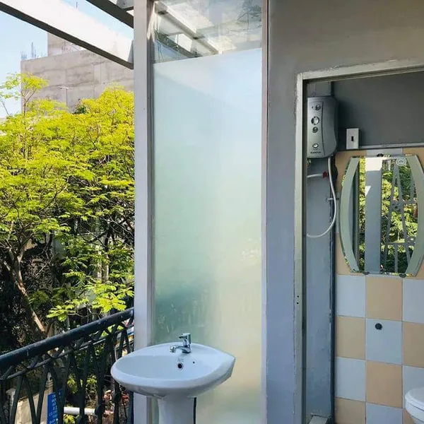 Apartment near Tao Dan park | Top Floor | 65 sqm | Balcony