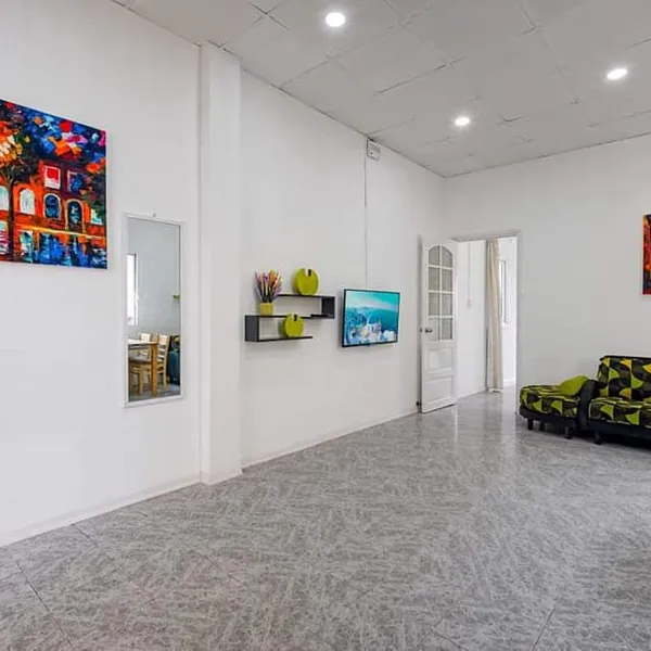 Apartment near Tao Dan park | Top Floor | 65 sqm | Balcony