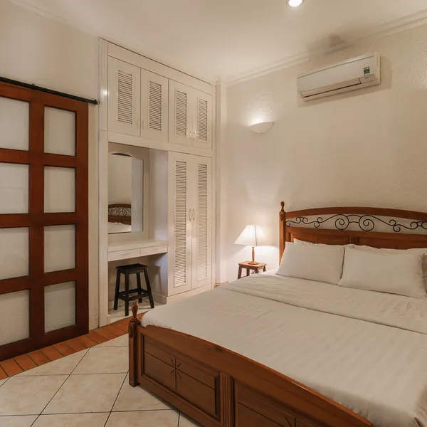ONE BEDROOM - CACH MANG THANG 8 STREET | 40 M2 | BALCONY 