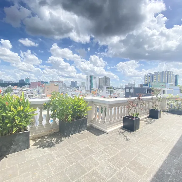 Two-Bedroom Apartment | 140m2 | Binh Thanh | Balcony, kitchen, sofa & desk | Pool on the roof