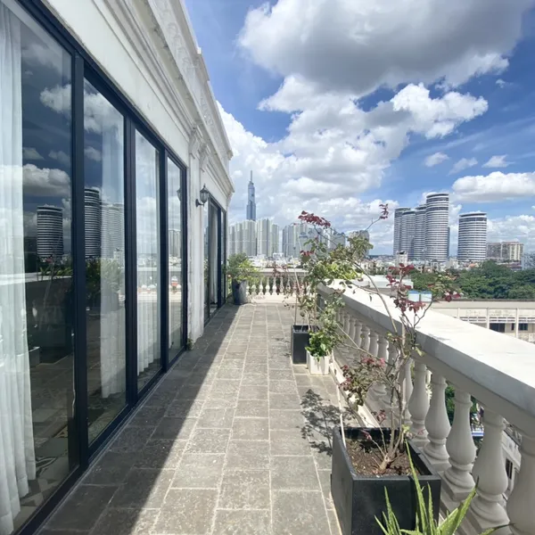 Two-Bedroom Apartment | 140m2 | Binh Thanh | Balcony, kitchen, sofa & desk | Pool on the roof