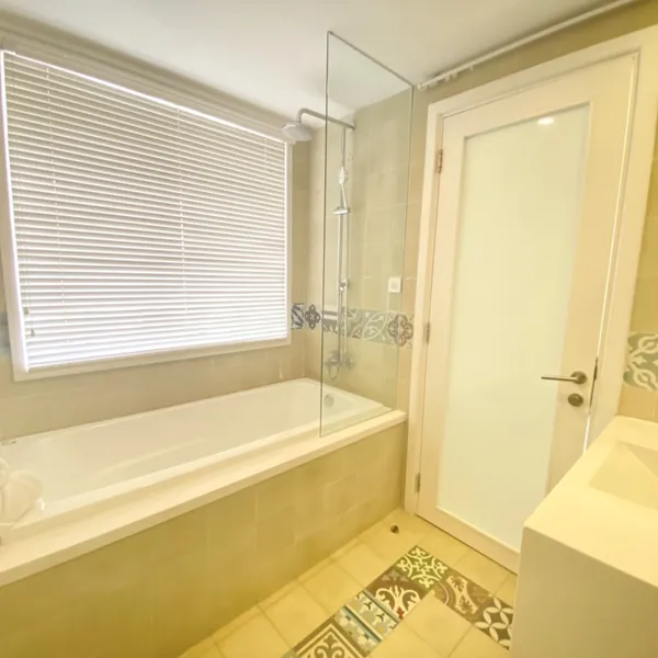 Two-Bedroom Apartment | 140m2 | Binh Thanh | Balcony, kitchen, sofa & desk | Pool on the roof